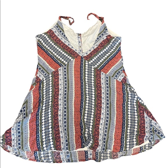 Thereal Woman’s Romper.      B1 - Picture 2 of 7